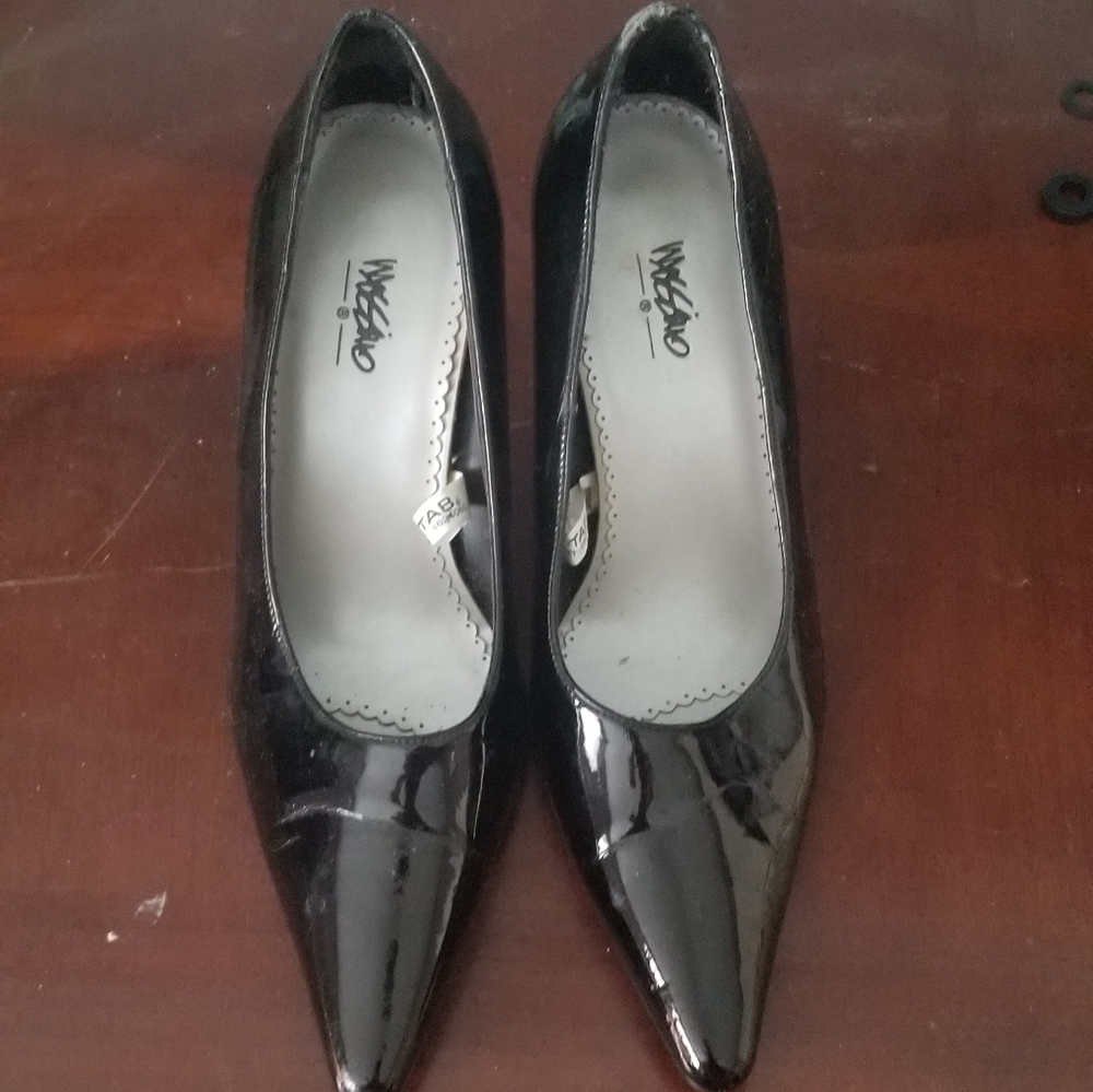 Black shiney heels